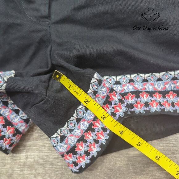 Loft Embroidered Chino Shorts Size 8 - Picture 5 of 7